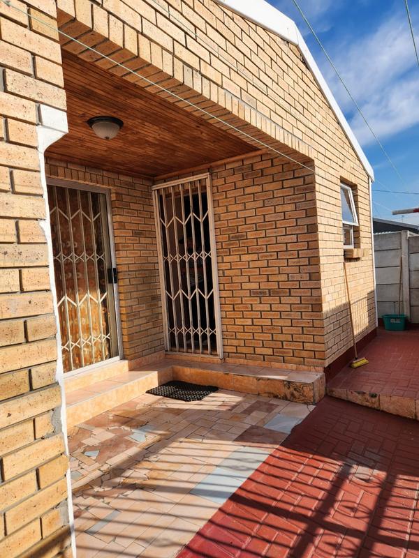 3 Bedroom Property for Sale in Sabata Dalindyebo Square Western Cape
